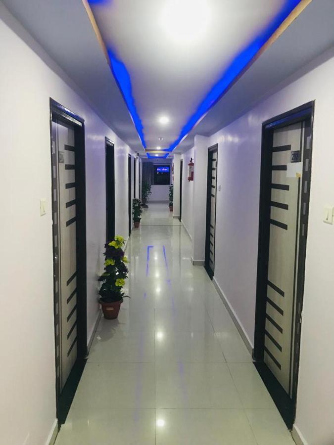 Hotel Royal Night Ahmedabad Exterior photo