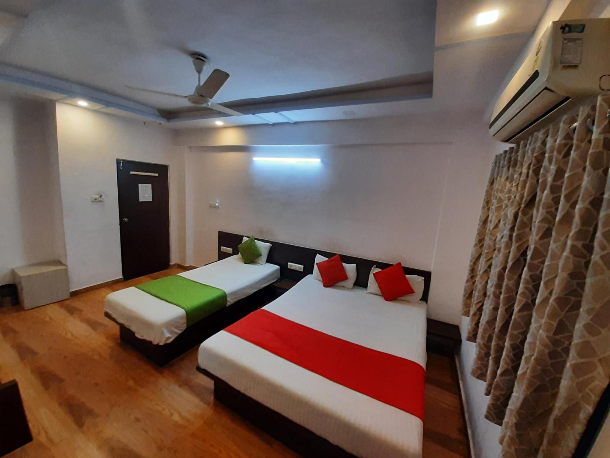 Hotel Royal Night Ahmedabad Exterior photo