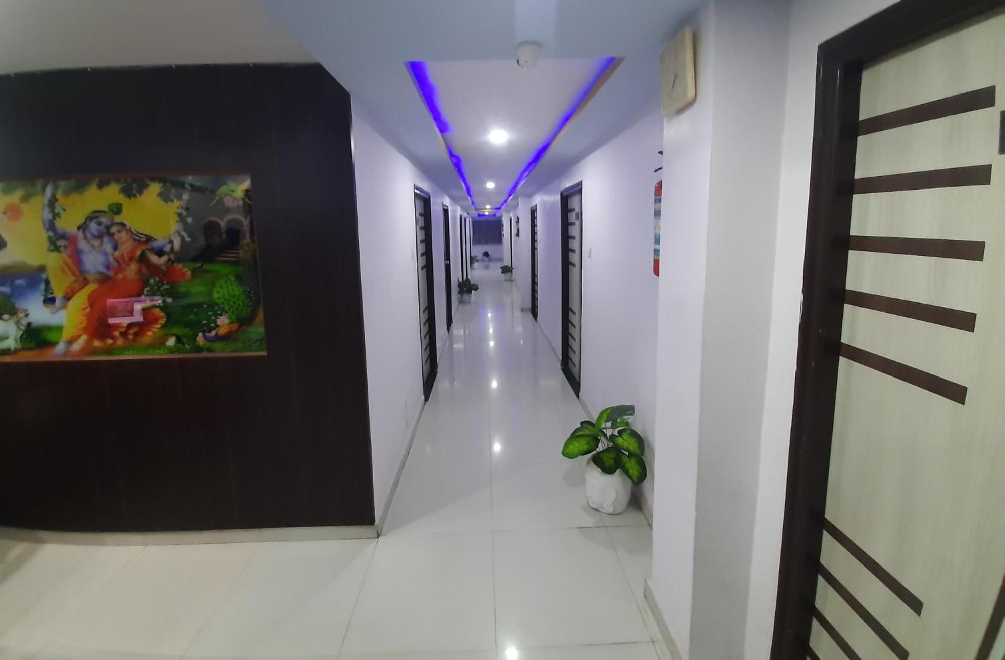 Hotel Royal Night Ahmedabad Exterior photo