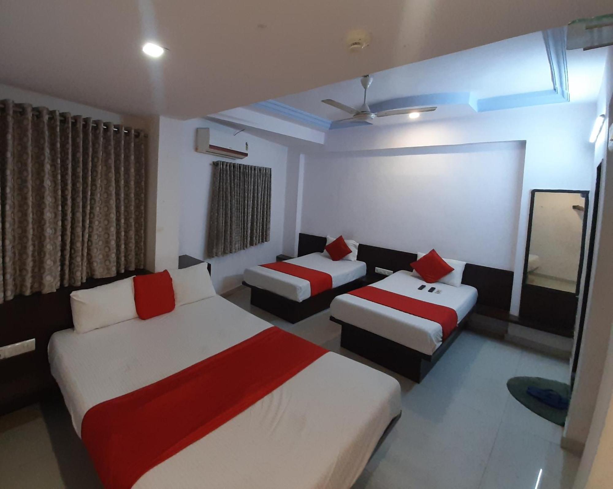 Hotel Royal Night Ahmedabad Exterior photo